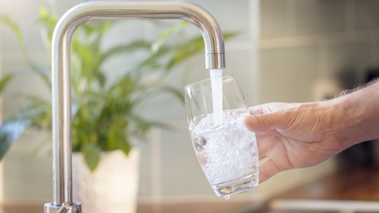 Cách tạo nước kiềm tại nhà nhanh chóng, dễ làm 2 Nước kiềm mang rất nhiều lợi ích cải thiện sức khỏe cho cơ thể người