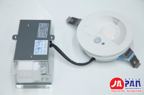 Den cam bien Panasonic LGDC1102LLE1 3