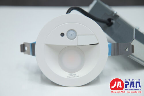 Den cam bien Panasonic LGDC1102LLE1 4