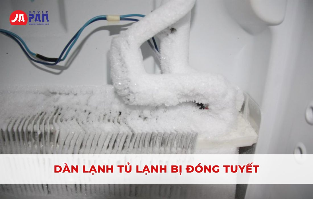 Tủ Lạnh Vẫn Chạy Nhưng Không Đông Đá - Nguyên Nhân Và Cách Khắc Phục 4 Tủ lạnh vẫn chạy nhưng không đông đá - Dàn lạnh bị đóng tuyết