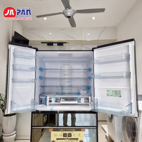 Ngăn mát tủ lạnh Hitachi R-WXC74X khi mở cánh