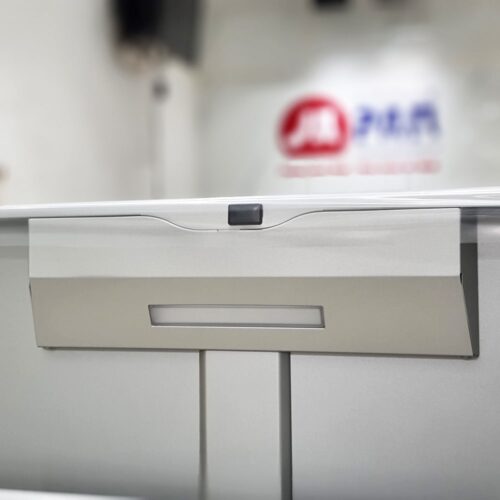 Đèn LED chiếu sáng và cổng hồng ngoại phía dưới máy hút mùi Panasonic FY-7HGC5-S